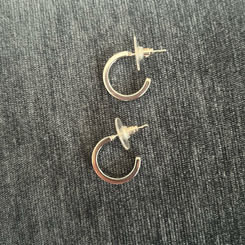 Kendra Scott hoop earrings